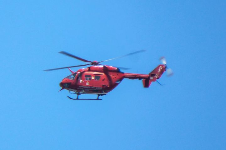 Ελικόπτερο της Πυροσβεστικής κατευθύνεται προς την πυρκαγιά στην Πλάκα Κερατέας, Κυριακή 30 Ιουνίου 2024. (ΓΙΩΡΓΟΣ ΚΟΝΤΑΡΙΝΗΣ/EUROKINISSI)