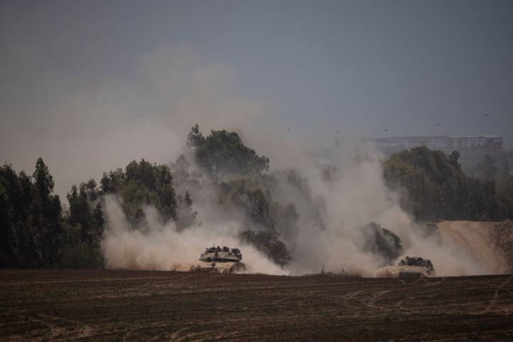 Ισραηλινά τεθωρακισμένα κοντά στα σύνορα με τη Γάζα
