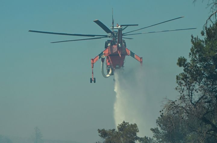 Ελικόπτερο Ericsson στην πυρκαγιά στην Πλάκα Κερατέας, Κυριακή 30 Ιουνίου 2024.