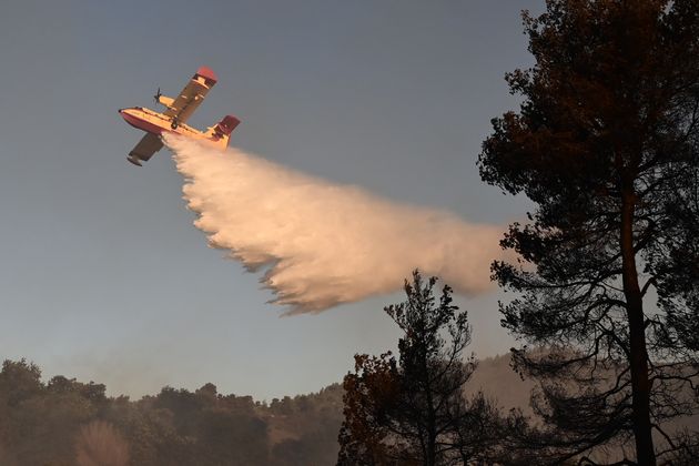 Καναντέρ ενώ επιχειρεί για την κατάσβεση πυρκαγιάς (φωτογραφία αρχείου)