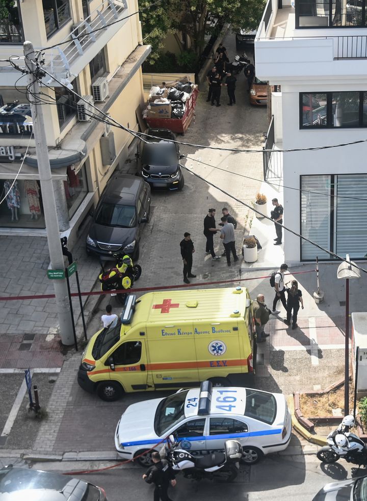 Δολοφονία άνδρα μέσα σε αυτοκίνητο, στη συμβολή των οδών 25ης Μαρτίου και Κρήτης στο Ψυχικό, Τρίτη 2 Ιουλίου 2024. (ΣΩΤΗΡΗΣ ΔΗΜΗΤΡΟΠΟΥΛΟΣ/EUROKINISSI)