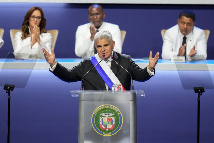 Der neue panamaische Präsident Jose Raul Molino hält am Montag während seiner Amtseinführungszeremonie im Atlapa Convention Center in Panama-Stadt eine Rede.