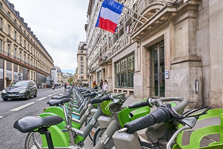 Ηλεκτρικά ποδήλατα που νοικιάζονται στο κέντρο του Παρισιού, 3 Οκτωβρίου 2021.