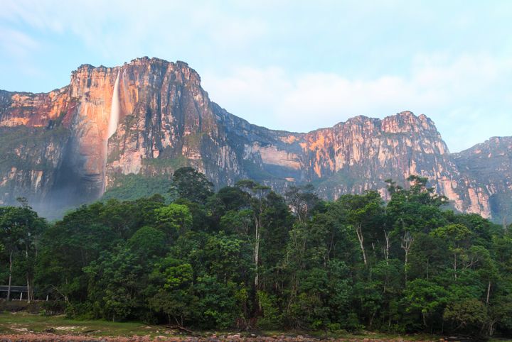 Βουνά και δάση στο Εθνικό Πάρκο Κανάιμα στη Βενεζουέλα