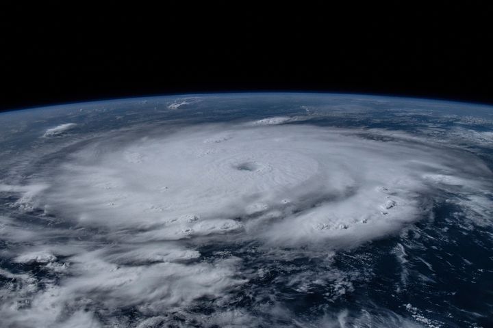 Αυτή η εικόνα που δόθηκε από τη NASA δείχνει τον τυφώνα Beryl από τον Διεθνή Διαστημικό Σταθμό την Κυριακή 1 Ιουλίου 2024.