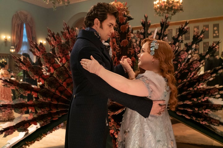 Colin Bridgerton (Luke Newton) e Penelope Featherington (Nicola Coughlan) na 3ª temporada de "Os Bridgertons."