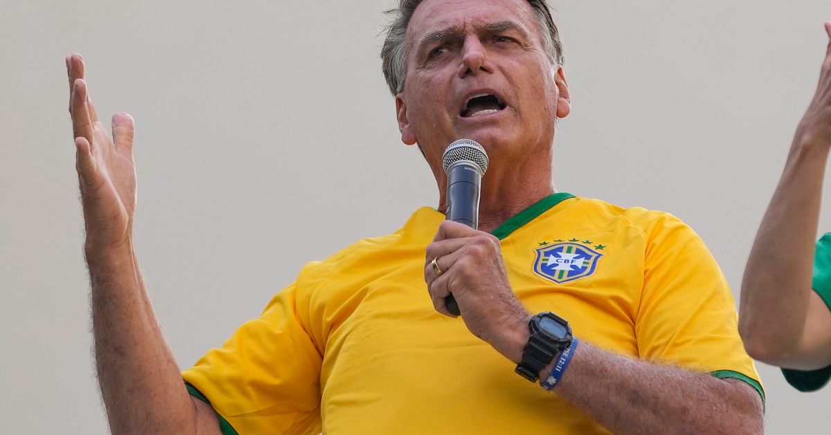 Brazilian Police Indict Ex-President Bolsonaro In Undeclared Diamonds Case, Sources Say thumbnail