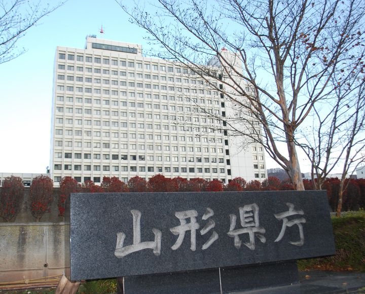 山形県庁（2014年11月24日撮影）