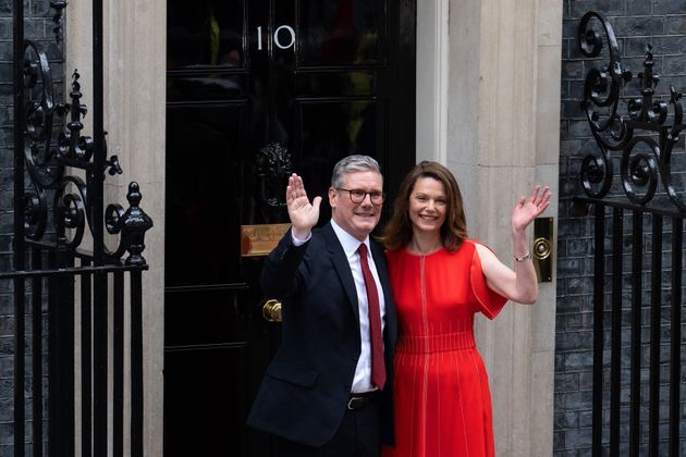 Labour leader and incoming Prime Minister Sir Keir Starmer and wife Victoria enter 10 Downing Street
