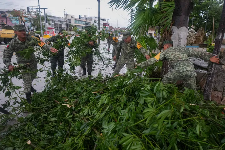 Beryl Set To Rapidly Intensify On Approach To Texas Due To Hot Ocean Temperatures (huffpost.com)