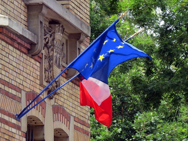 Η σημαία της ΕΕ μαζί με την γαλλική