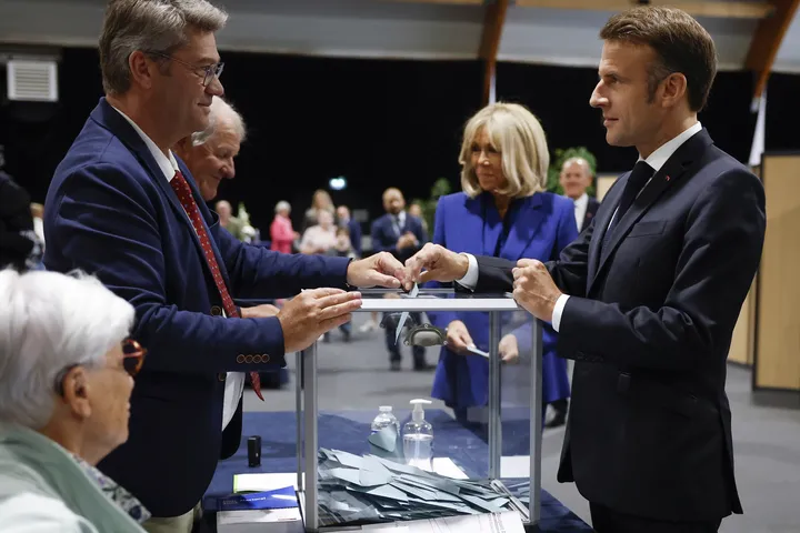 Macron voting