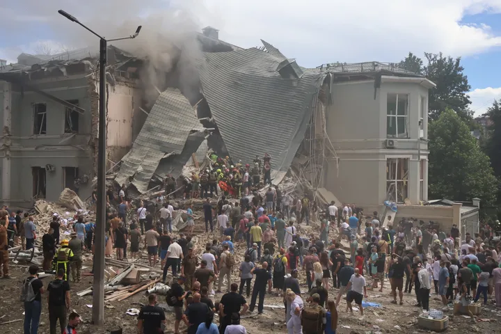 Russian Missiles Hit Children’s Hospital In Kyiv And Kill At Least 20 Elsewhere (huffpost.com)