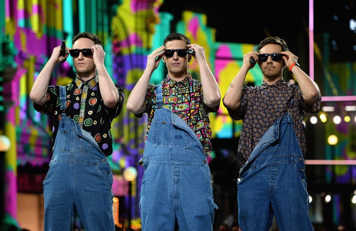 Akiva Schaffer, Andy Samberg und Jorma Taccone von The Lonely Island treten während der MTV Movie Awards 2016 auf der Bühne auf.