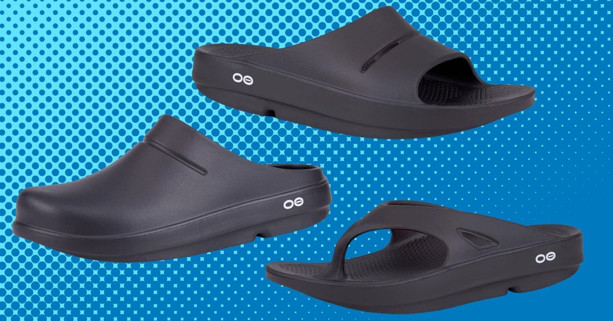 Oofos Recovery Shoes Are Podiatrist-Approved For Foot Pain