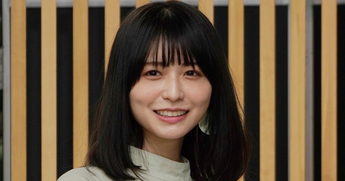 長濱ねる、地元・長崎の五島列島で大きなイカを釣り上げる。充実の“1泊里帰り”が話題