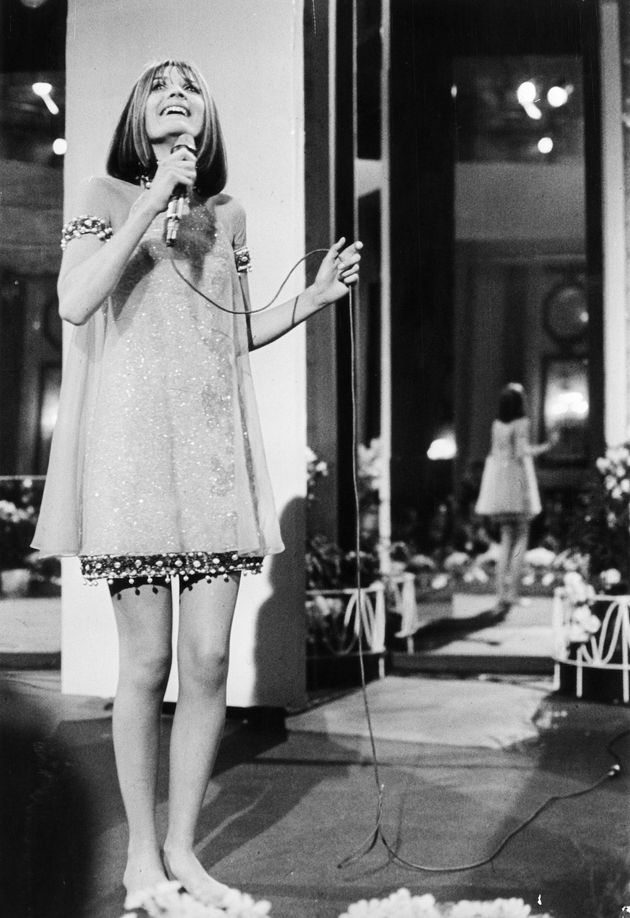 Sandie Shaw performing Puppet On A String in 1967