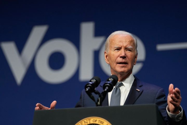 Präsident Joe Biden spricht während des Homeownership Vote Summit an der University of Southern Nevada in Las Vegas, Nevada, am 16. Juli 2024 über die Wirtschaft. (Foto: Kent Nishimura/AFP via Getty Images)