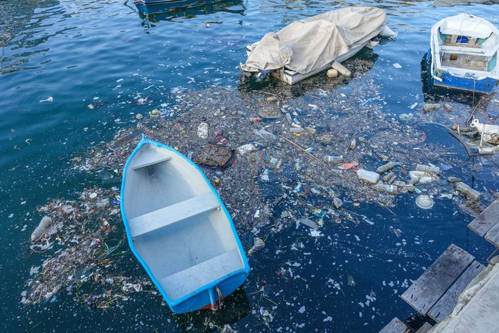 Πλαστικά απόβλητα και άλλα σκουπίδια στη Spinola Bay της Μάλτας - 24 Σεπτεμβρίου 2022