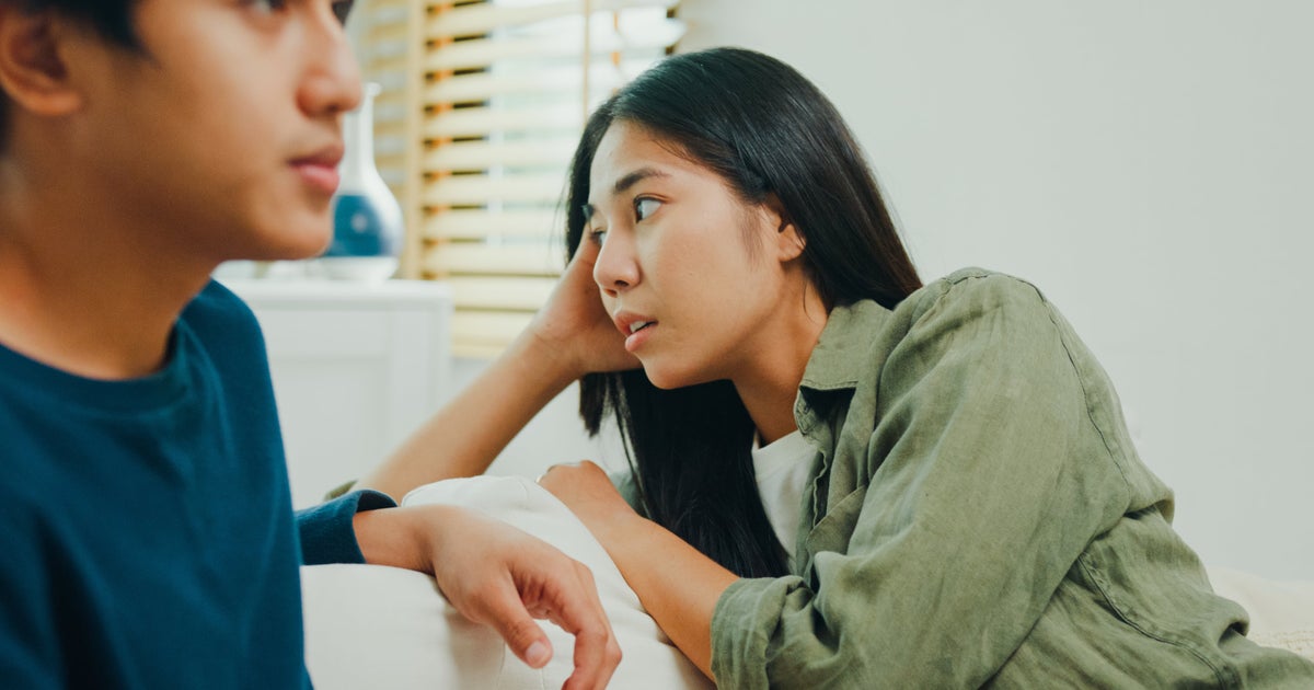 NextImg:The 3 Things You Should Never Do During An Argument, According To A Therapist