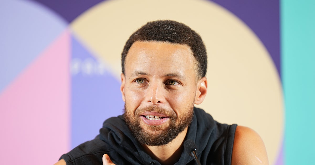NextImg:Stephen Curry Breaks From Basketball Talk To Get Political At Olympics