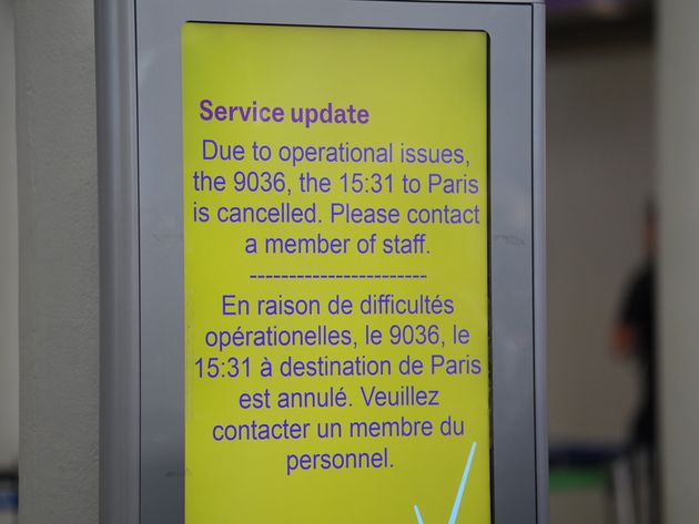Ενημέρωση του επιβατικού κοινού στο σταθμό St Pancras, στο Λονδίνο.