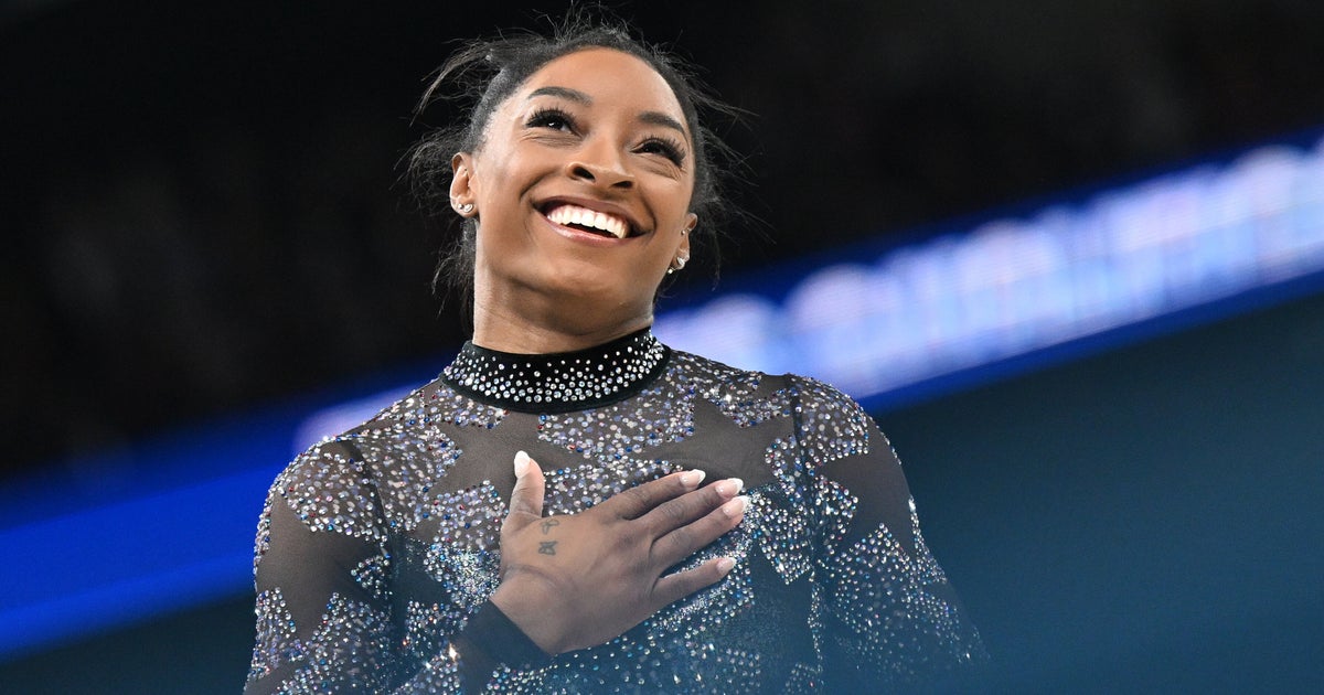 Simone Biles zeigt nach Verletzung bei Olympia-Debüt in Paris Herz und ...