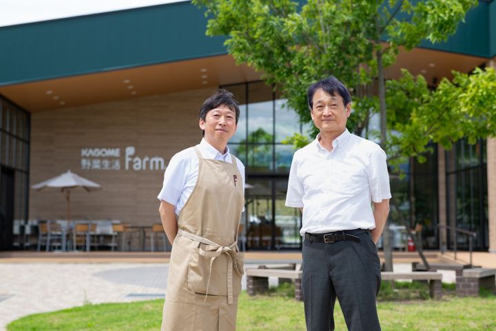 左から、カゴメ野菜生活ファーム代表取締役社長の川口詞正さん、八ヶ岳みらい菜園代表取締役社長の宮坂典利さん