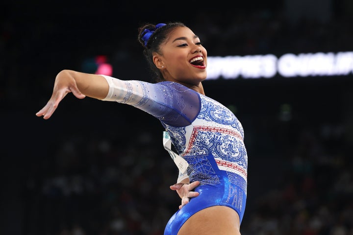 Hilary Herron vom Team Panama nimmt am zweiten Tag der Olympischen Spiele in Paris an der Bodenübung während der Qualifikation für das Kunstturnen der Frauen teil.