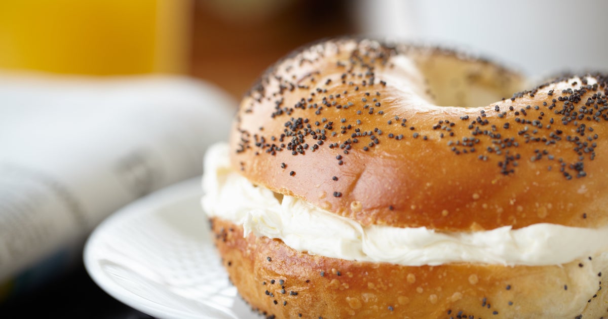 NextImg:Respect The Schmear: Bagel Pros Say THIS Is The Ideal Amount Of Cream Cheese