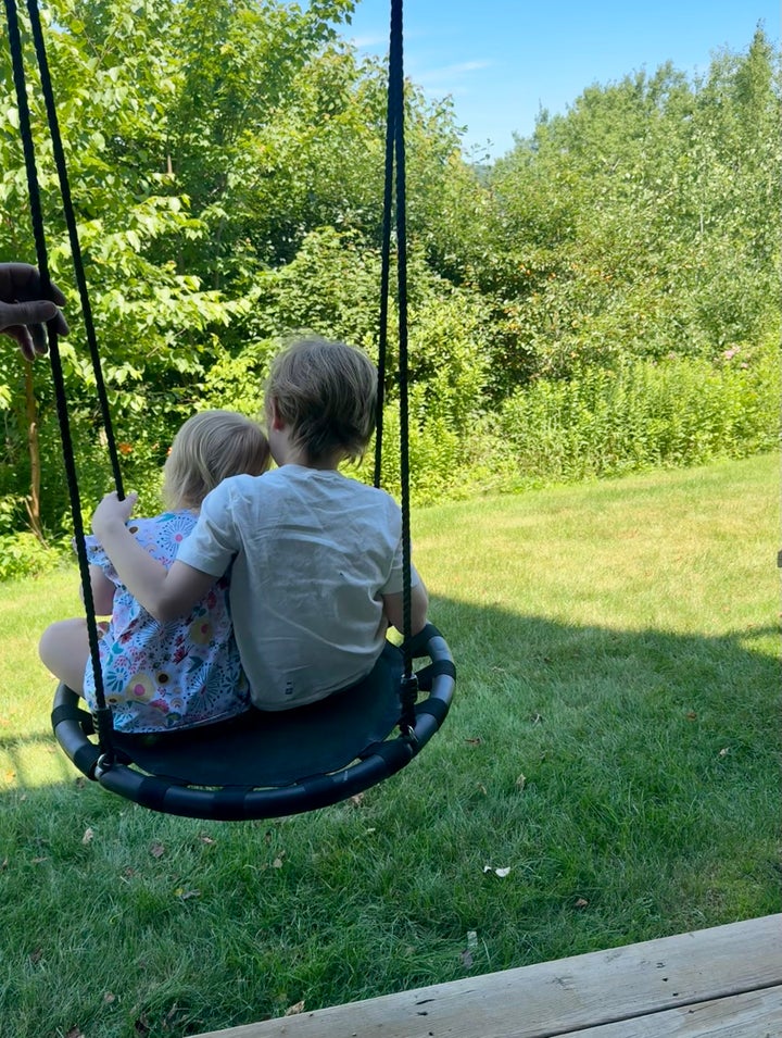 Das Foto zeigt die beiden Kinder des Autors.