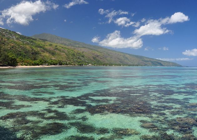 サーフィン競技の開催地・タヒチの海