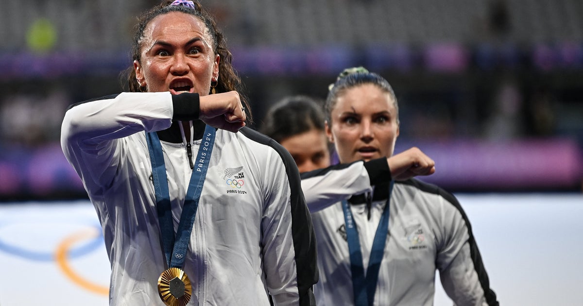 NextImg:New Zealand Does A Fierce Haka After Taking Gold In Women's Rugby At Olympics