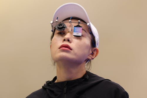 A closer look at Kim Yeji’s cool shooting glasses.