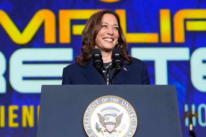 Vizepräsidentin Kamala Harris spricht beim Houston Sigma Gamma Rho-Schwesterntreffen am Mittwoch, 31. Juli 2024, in Houston. 