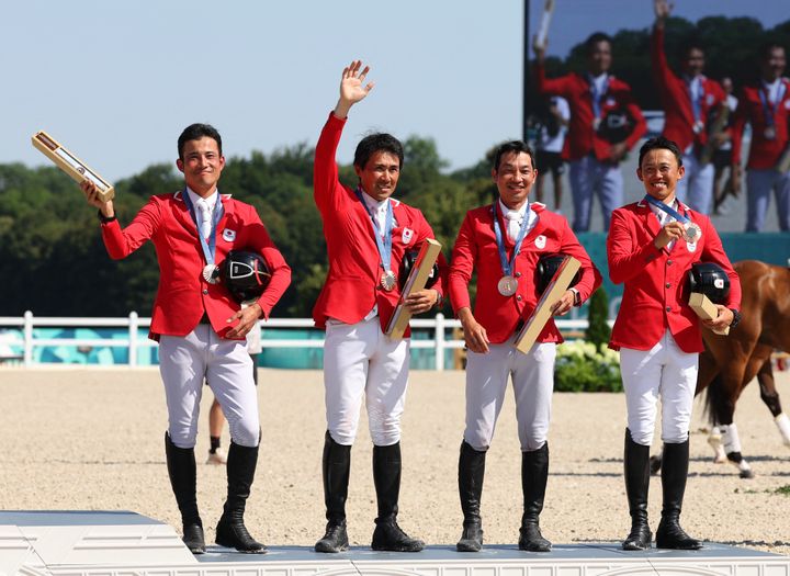 パリ五輪「総合馬術団体」の日本代表メンバー、（左から順に）北島隆三さん、大岩義明さん、田中利幸さん、戸本一真さん