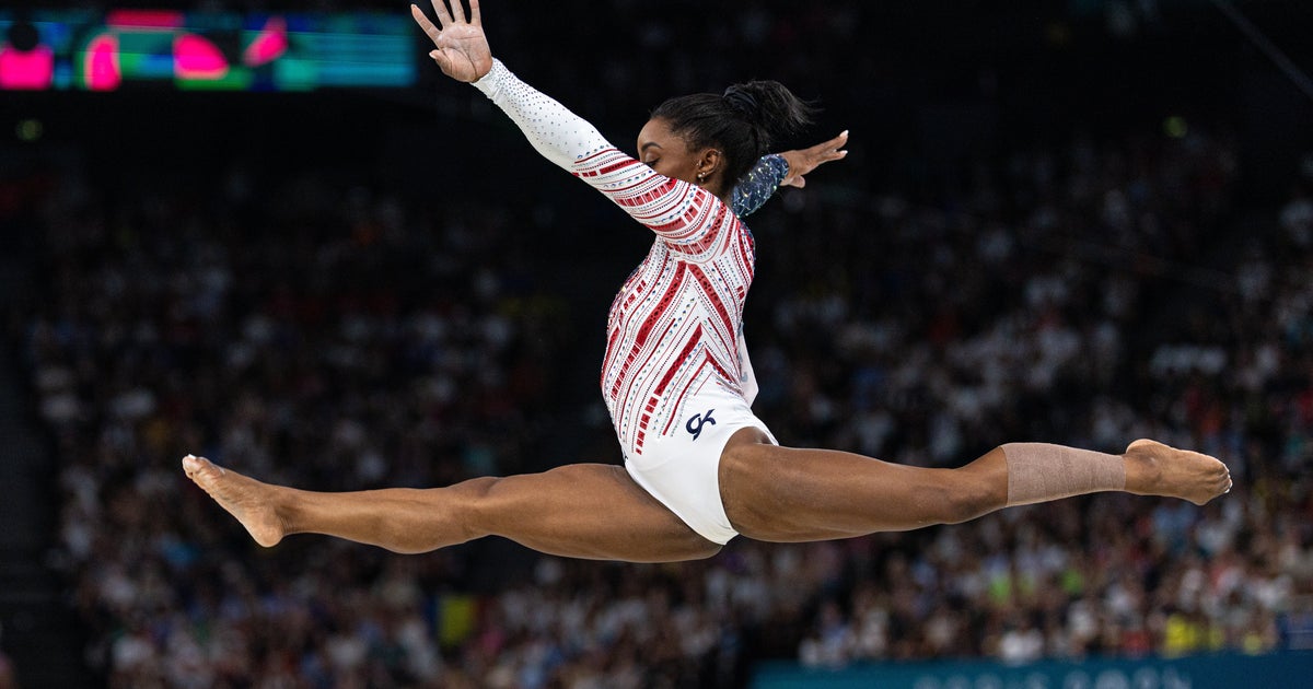 NextImg:Fans Go Wild For This Olympic Commentator At The Women's Gymnastics Finals