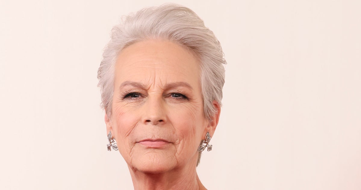 Jamie Lee Curtis Says 1 Comment Led Her To Get Plastic Surgery At 25