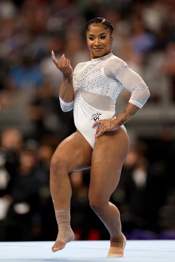 Jordan Chiles nimmt am Bodenturnen während der USA Gymnastics Xfinity Championships 2024 in der Dickies Arena am 2. Juni 2024 in Fort Worth, Texas, teil.  (Foto von Elsa/Getty Images)