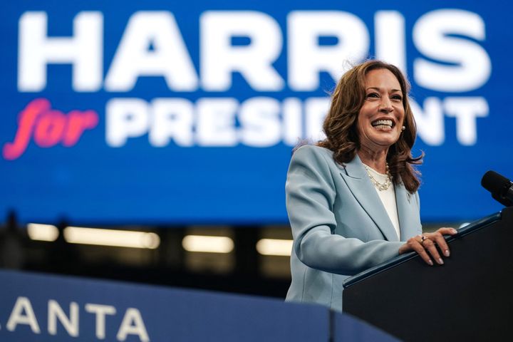 Die Vizepräsidentin und demokratische Präsidentschaftskandidatin 2024 Kamala Harris spricht bei einer Wahlkampfveranstaltung in Atlanta, Georgia, am 30. Juli 2024. (Foto: Elijah Novelage/AFP via Getty Images)