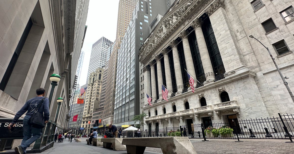 NextImg:Dow Sinks 1,000 Points, Extending A Global Rout, As Worries Deepen About A US Economic Slowdown