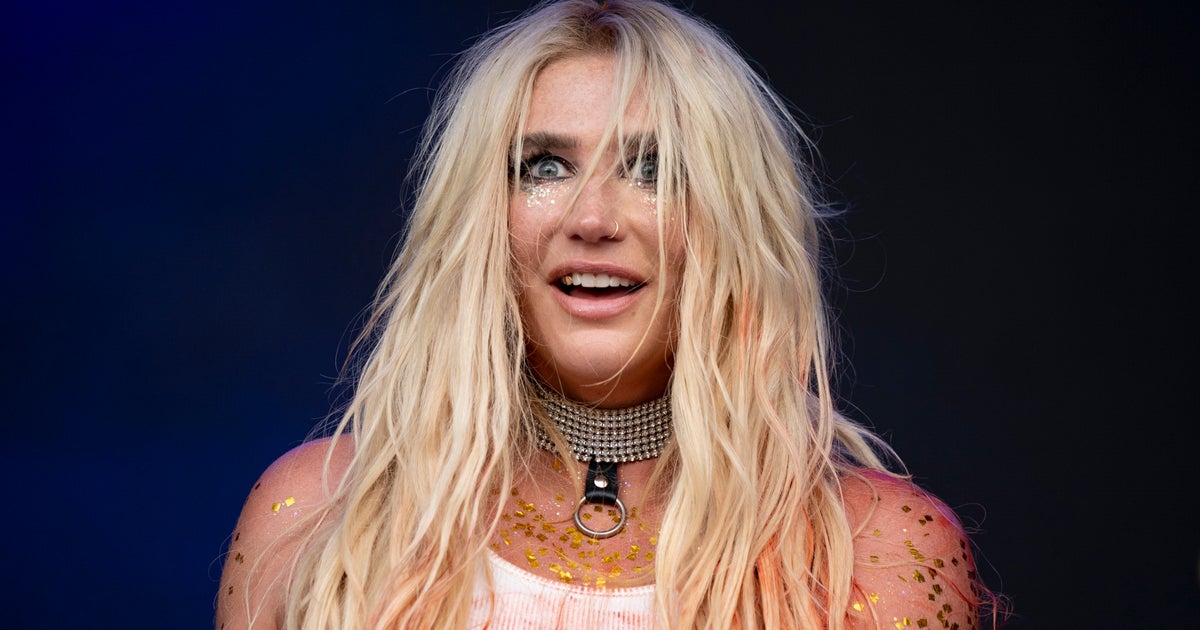 Kesha Was Unknowingly Given Real Knife For Lollapalooza Set