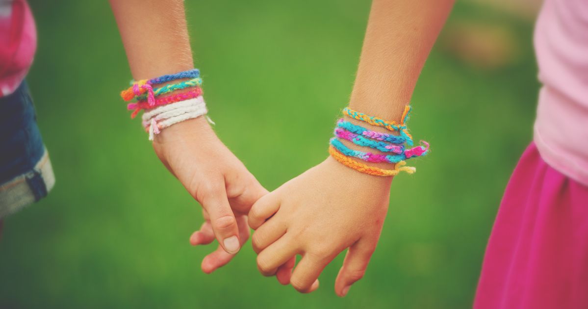 Friendship Bracelets May Be Everywhere, But It's '90s Kids Who Have The Best Memories Of Them