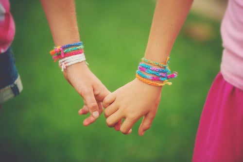 For many, the draw of the friendship bracelet is rooted in '90s nostalgia.
