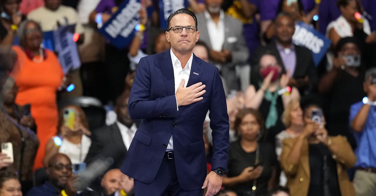 Philly Crowd Goes Wild As Gov. Shapiro Cheers On ‘Madam President’ Harris