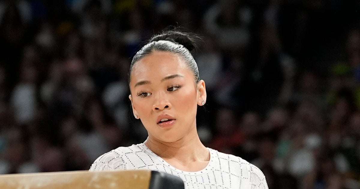 NextImg:Suni Lee Hilariously Makes Fun Of Her Olympics Balance Beam Fall