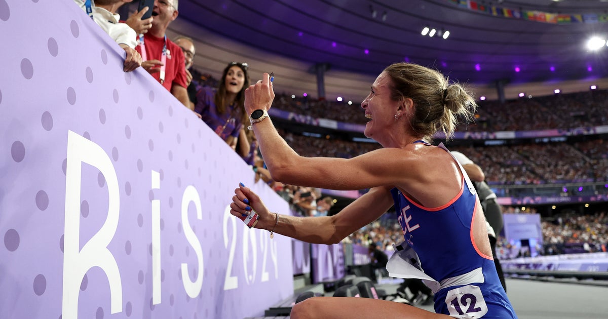 NextImg:Olympian Proposes To Boyfriend With Something Way Cooler Than A Ring After Race