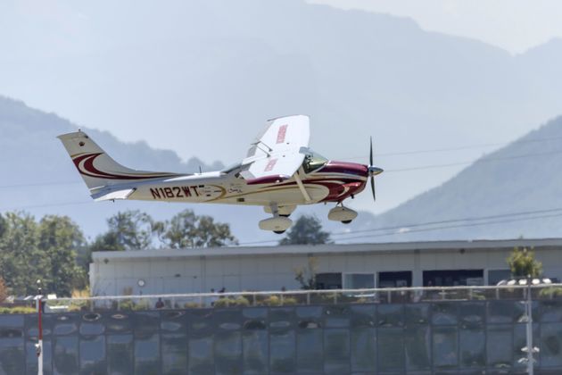 Το το τροποποιημένο τετραθέσιο Cessna 182 του Ιθαν Γκουό απογειώνεται από το αεροδρόμιο της Γενεύης με προορισμό το Ηράκλειο Κρήτης - 6 Αυγούστου 2024.