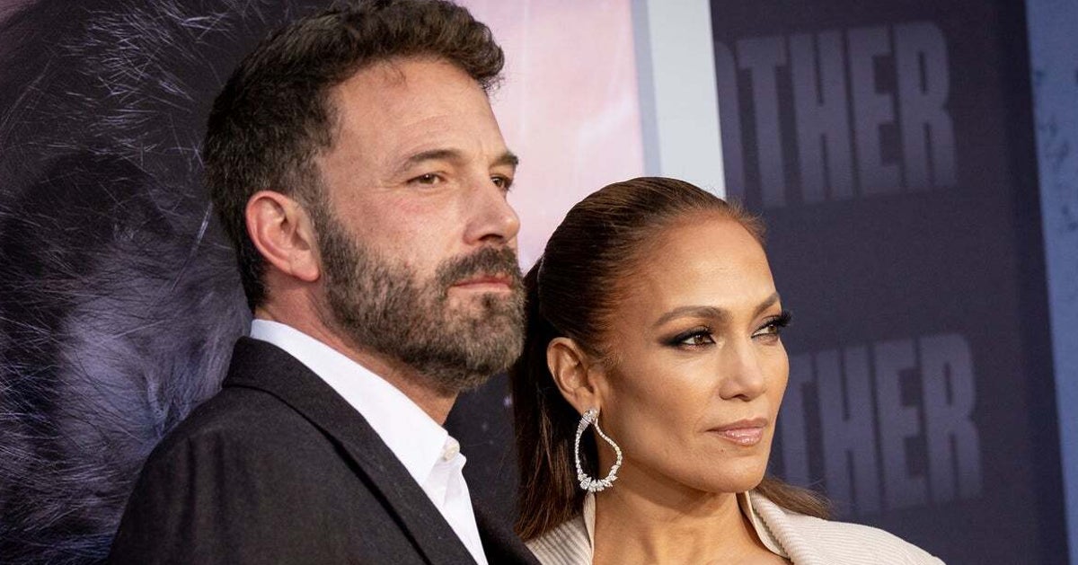 NextImg:This Is Why Ben Affleck And Jennifer Lopez Are Reportedly Holding Off From Announcing Their 'Official Split'