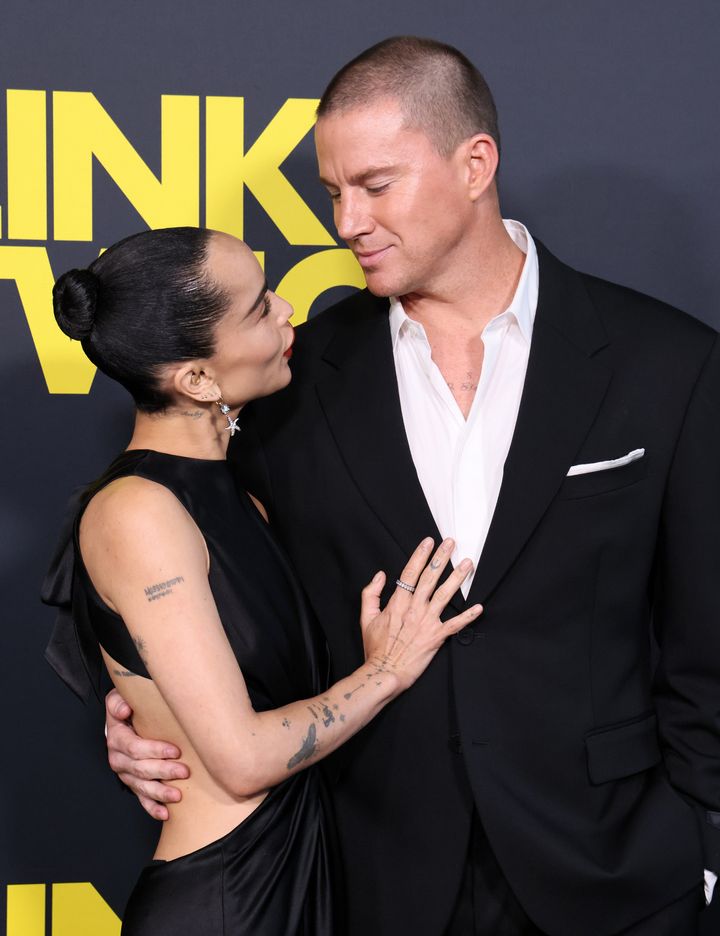 Zoë Kravitz, kiri, dan Channing Tatum difoto di pemutaran perdana Los Angeles "Berkedip Dua Kali" pada hari Kamis, 8 Agustus 2024.